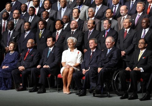 Reunió dels ministres de finances representats al FMI, amb la directora general al mig. Imatge: bloomberg.com